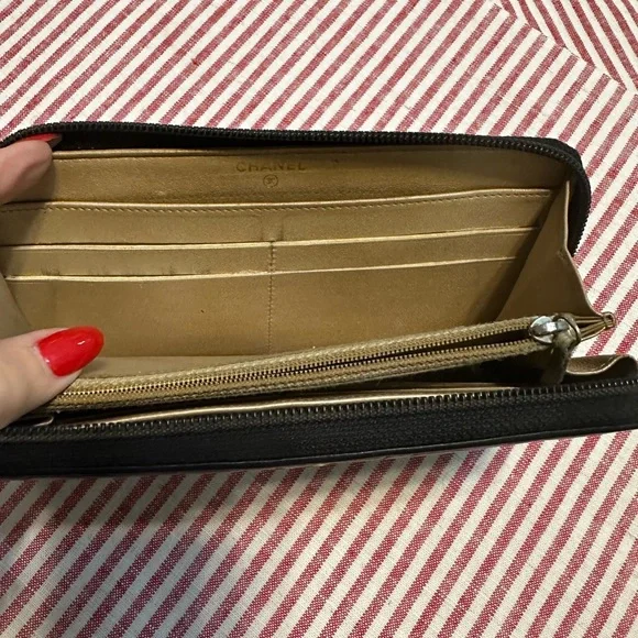 Chanel Camillia calfskin zip wallet. - Picture 8 of 12